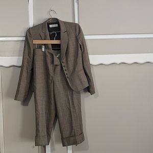 Tahari Arthur Levine Grey Tweed Pantsuit